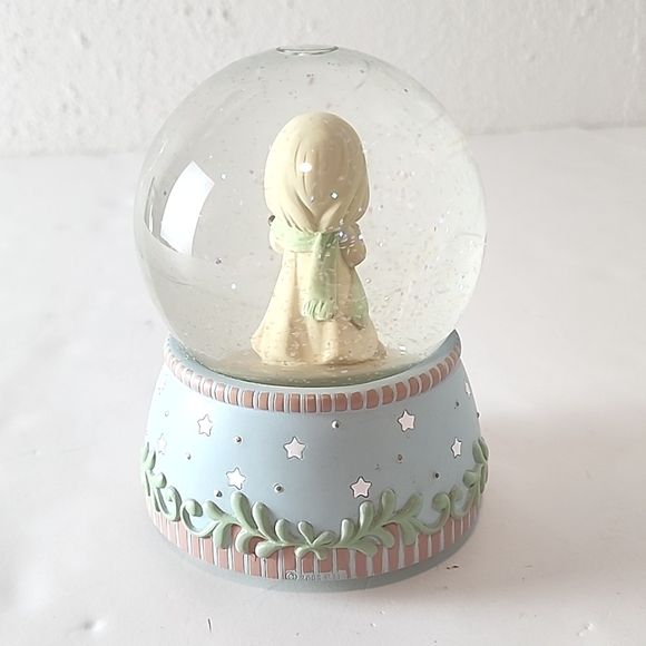 2008 Precious Moments musical snow globe - Picture 5 of 7